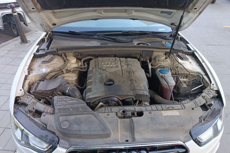 Used Audi A5 2013 Sportback 40 TFSI quattro Engine Bay
