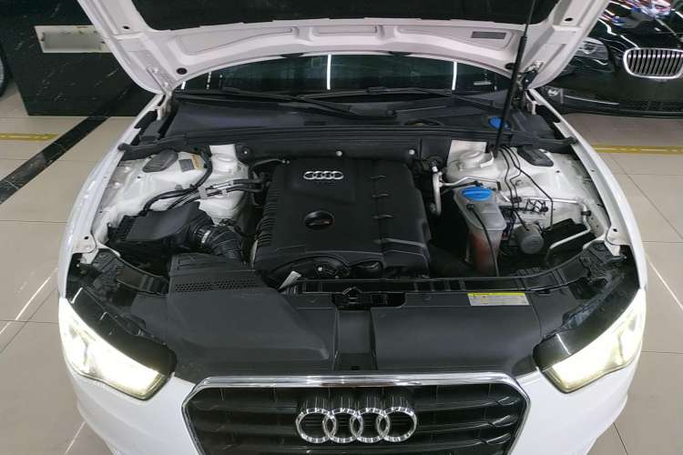 Used Audi A5 2013 Coupe 40 TFSI Engine Bay