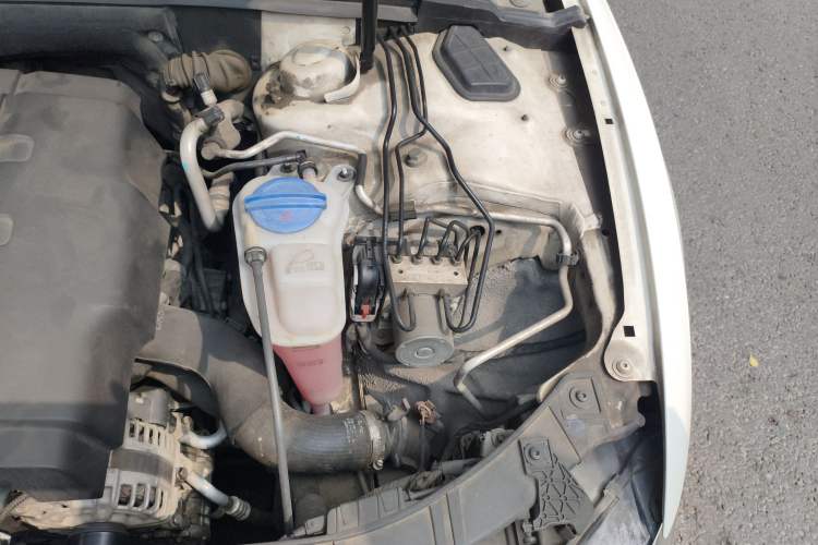 Used Audi A5 2013 Coupe 40 TFSI quattro Engine Bay Left
