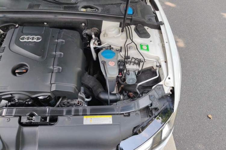 Used Audi A5 2013 Cabriolet 40 TFSI quattro Engine Bay Left