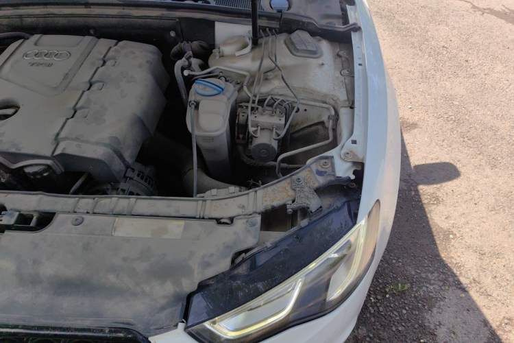 Used Audi A5 2013 Sportback 40 TFSI Engine Bay Left