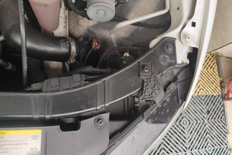 Used Audi A5 2013 Cabriolet 40 TFSI quattro Engine Bay Left