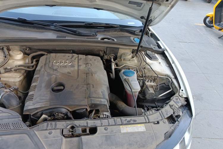 Used Audi A5 2013 Sportback 40 TFSI quattro Engine Bay Left