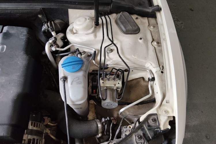 Used Audi A5 2013 Sportback 40 TFSI Engine Bay Left