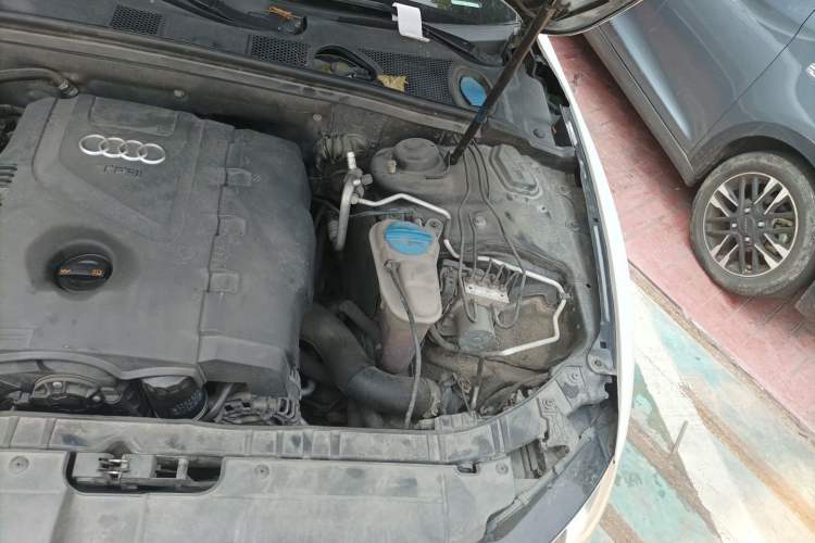 Used Audi A5 2013 Cabriolet 40 TFSI Engine Bay Left