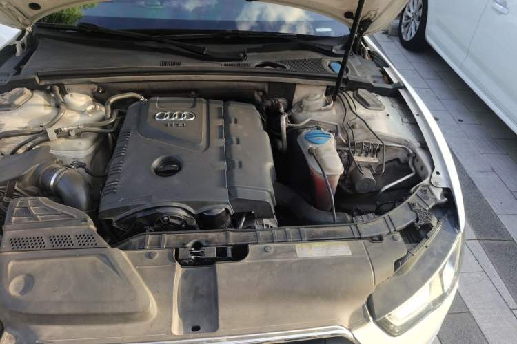 Used Audi A5 2013 Sportback 40 TFSI Engine Bay Left