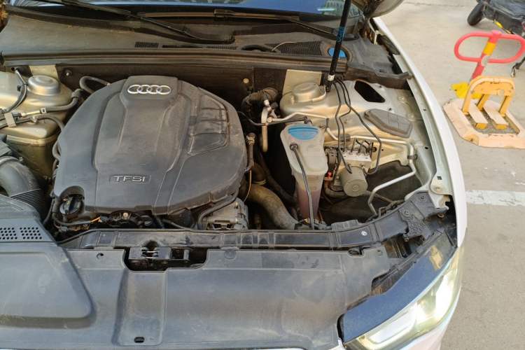 Used Audi A5 2013 Cabriolet 40 TFSI Engine Bay Left
