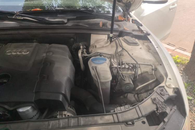Used Audi A5 2013 Sportback 40 TFSI quattro Engine Bay Left