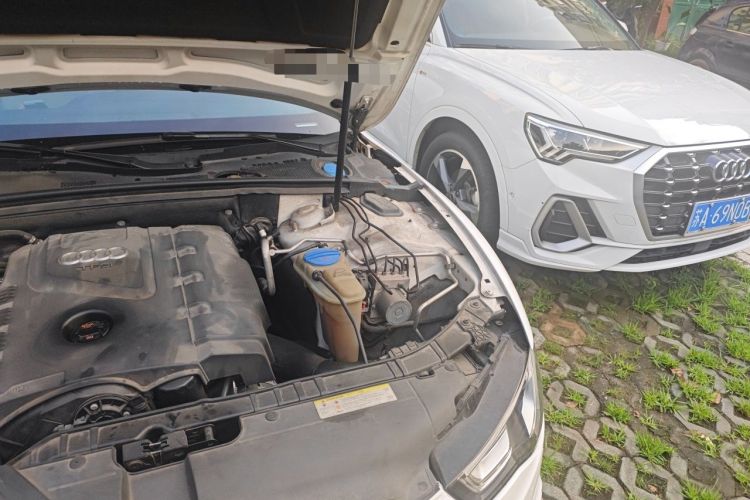 Used Audi A5 2013 Cabriolet 40 TFSI quattro Engine Bay Left