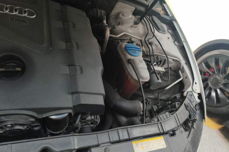 Used Audi A5 2013 Sportback 40 TFSI Engine Bay Left