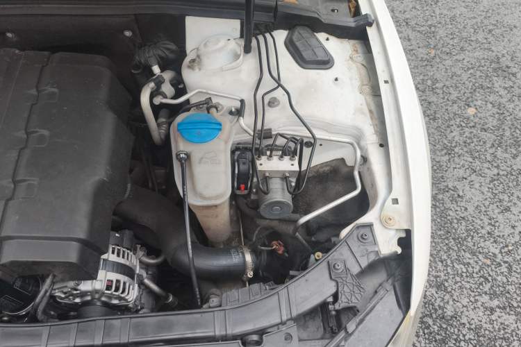 Used Audi A5 2013 Coupe 40 TFSI quattro Style Edition Engine Bay Left