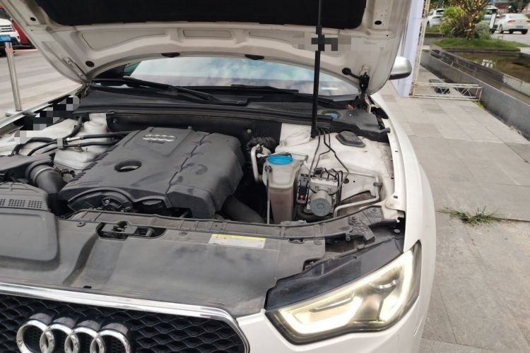 Used Audi A5 2013 Sportback 40 TFSI Engine Bay Left