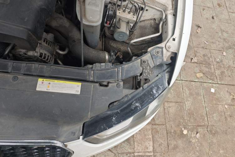 Used Audi A5 2013 Sportback 40 TFSI Engine Bay Left