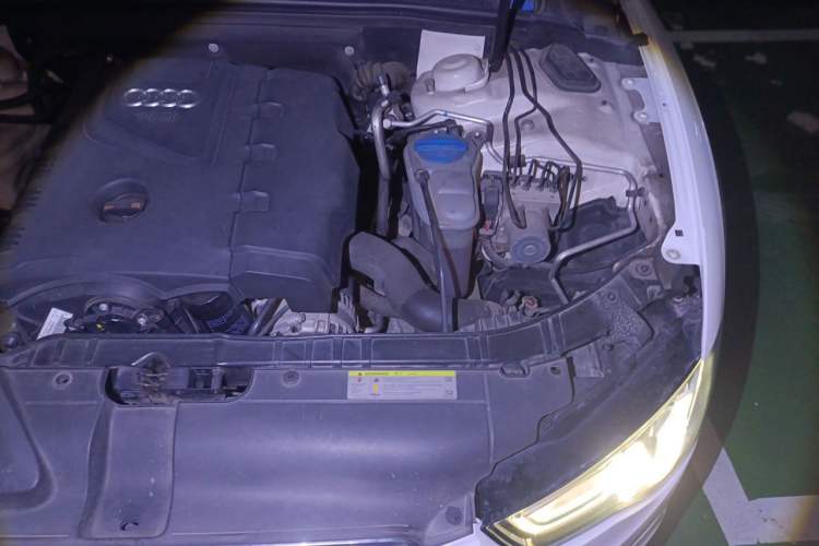 Used Audi A5 2013 Coupe 40 TFSI Engine Bay Left