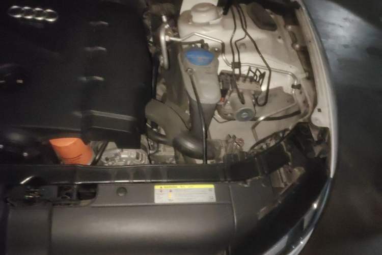 Used Audi A5 2013 Sportback 40 TFSI Engine Bay Left