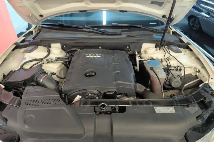 Used Audi A5 2013 Coupe 40 TFSI Engine Bay