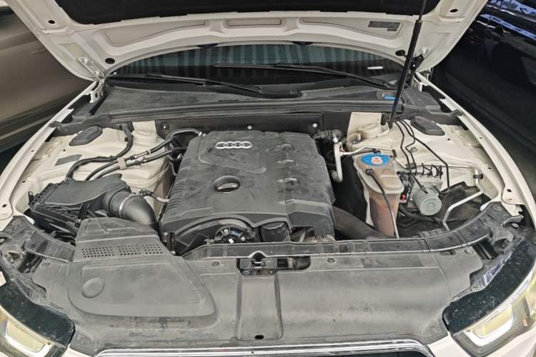 Used Audi A5 2013 Sportback 40 TFSI Engine Bay