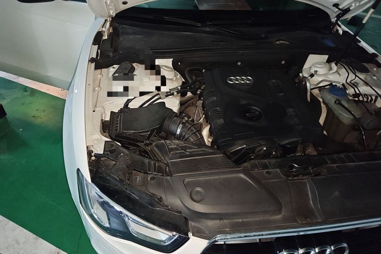 Used Audi A5 2013 Cabriolet 40 TFSI Engine Bay Right
