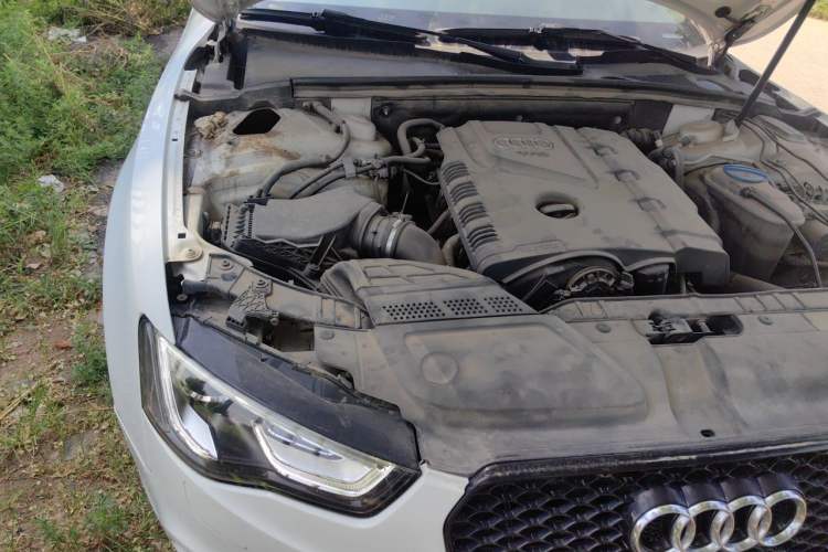 Used Audi A5 2013 Sportback 40 TFSI Engine Bay Right