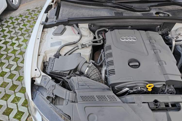 Used Audi A5 2013 Cabriolet 40 TFSI Engine Bay Right