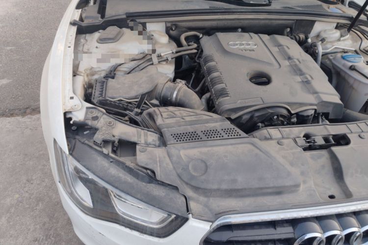 Used Audi A5 2013 Coupe 40 TFSI Engine Bay Right