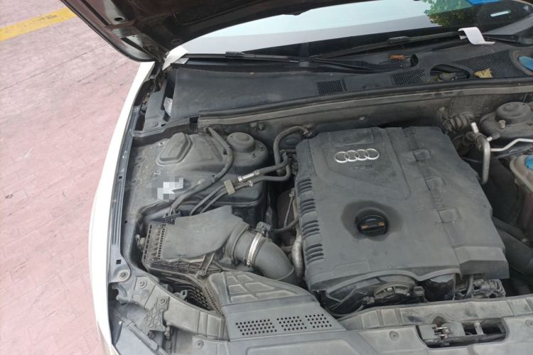 Used Audi A5 2013 Cabriolet 40 TFSI Engine Bay Right