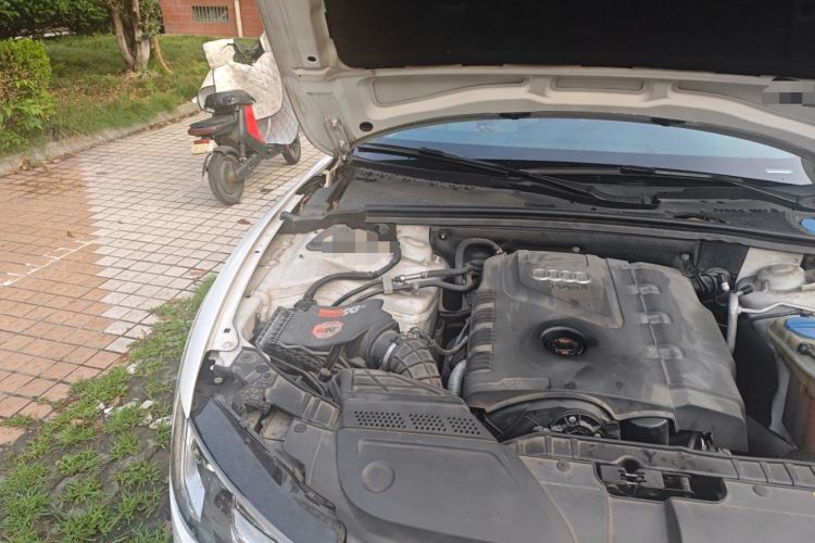 Used Audi A5 2013 Cabriolet 40 TFSI quattro Engine Bay Right
