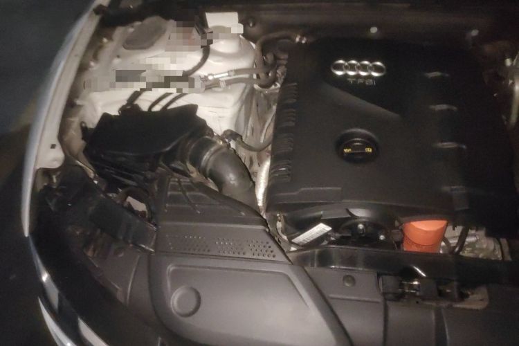 Used Audi A5 2013 Sportback 40 TFSI Engine Bay Right