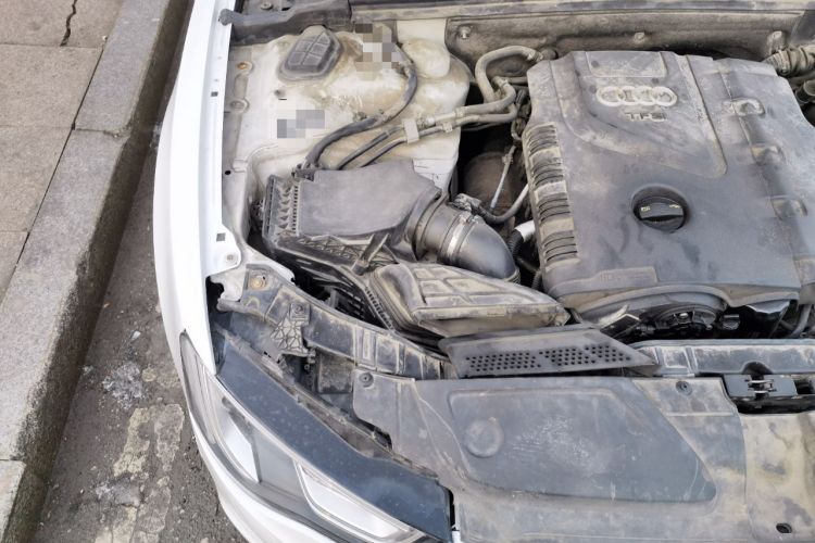 Used Audi A5 2013 Sportback 40 TFSI Engine Bay Right