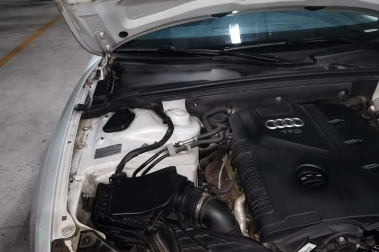 Used Audi A5 2013 Sportback 40 TFSI Engine Bay Right