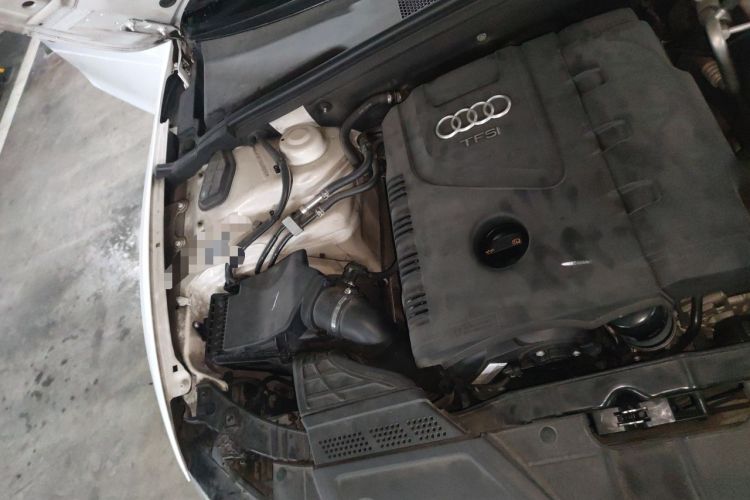 Used Audi A5 2013 Coupe 40 TFSI Engine Bay Right
