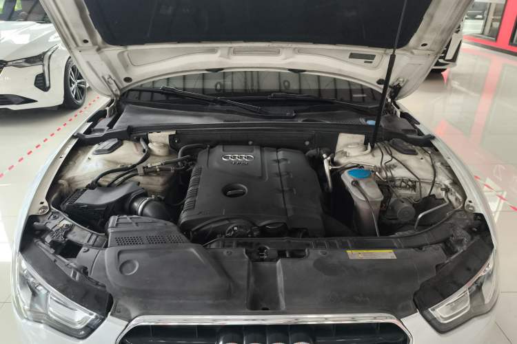 Used Audi A5 2013 Sportback 40 TFSI Engine Bay