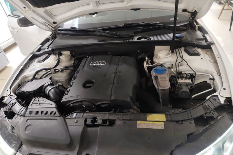 Used Audi A5 2013 Sportback 40 TFSI Engine Bay