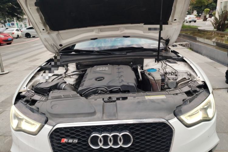 Used Audi A5 2013 Sportback 40 TFSI Engine Bay
