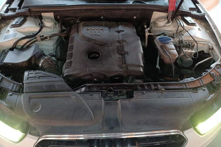 Used Audi A5 2013 Sportback 40 TFSI Engine Bay