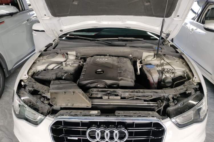 Used Audi A5 2013 Sportback 40 TFSI quattro Engine Bay