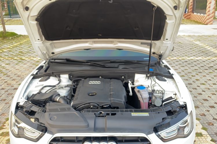 Used Audi A5 2013 Sportback 40 TFSI quattro Engine Bay