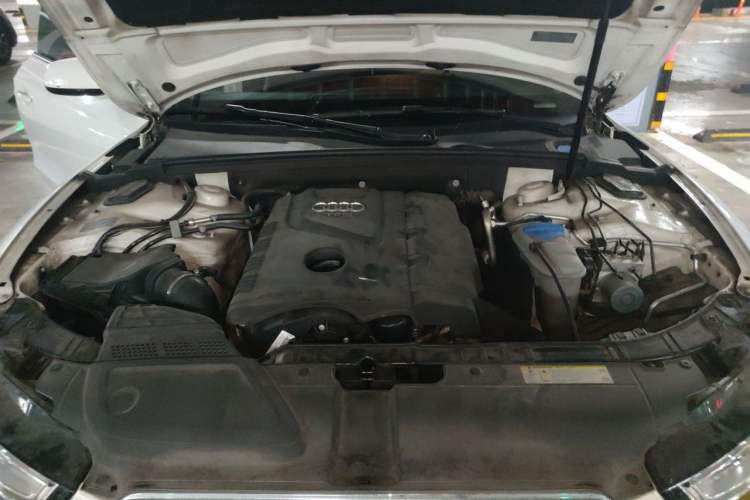 Used Audi A5 2013 Coupe 40 TFSI Engine Bay