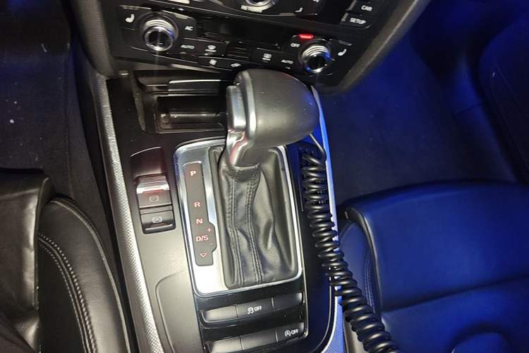 Used Audi A5 2013 Cabriolet 40 TFSI Gear Lever