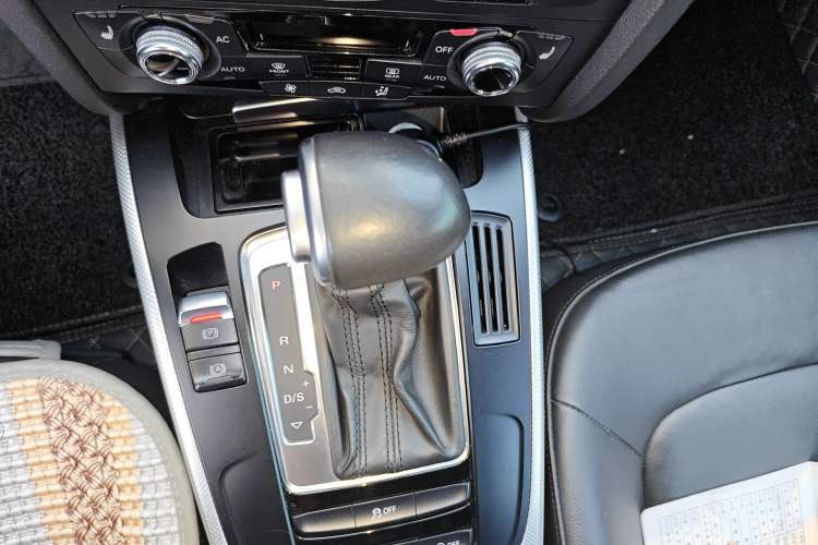 Used Audi A5 2013 Cabriolet 40 TFSI Gear Lever