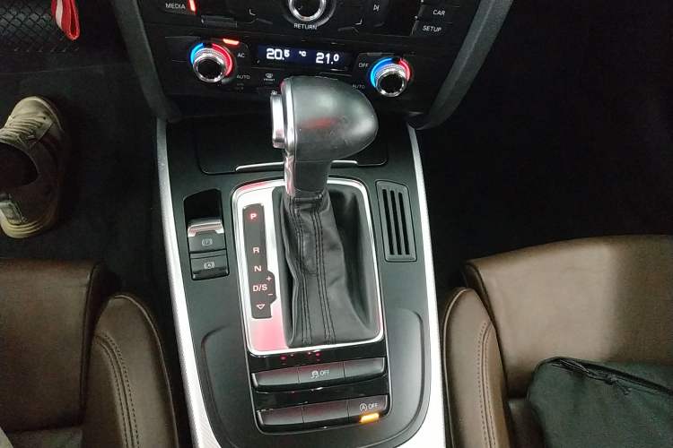 Used Audi A5 2013 Coupe 40 TFSI Gear Lever