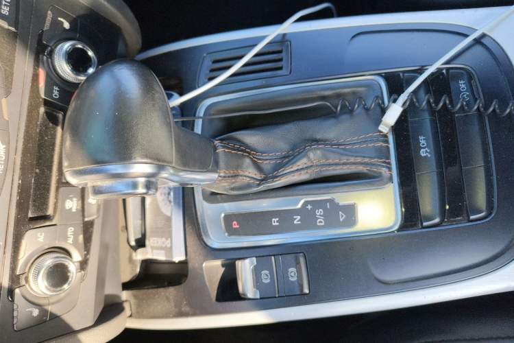 Used Audi A5 2013 Cabriolet 40 TFSI Fashion Edition Gear Lever