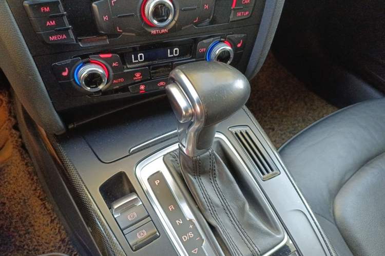 Used Audi A5 2013 Cabriolet 40 TFSI Gear Lever