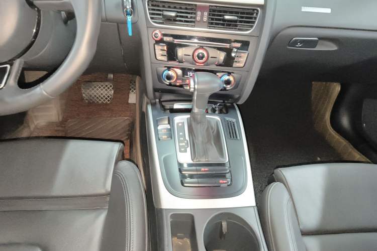 Used Audi A5 2013 Coupe 40 TFSI Gear Lever