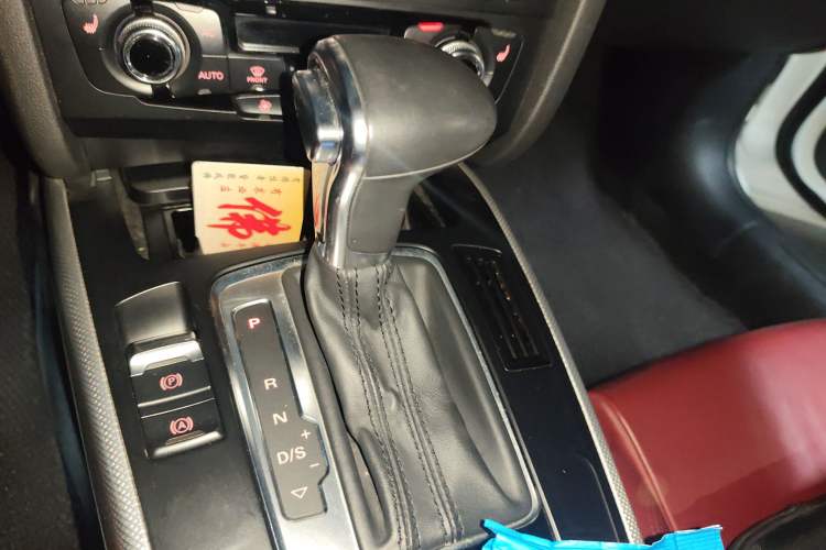 Used Audi A5 2013 Cabriolet 40 TFSI Gear Lever
