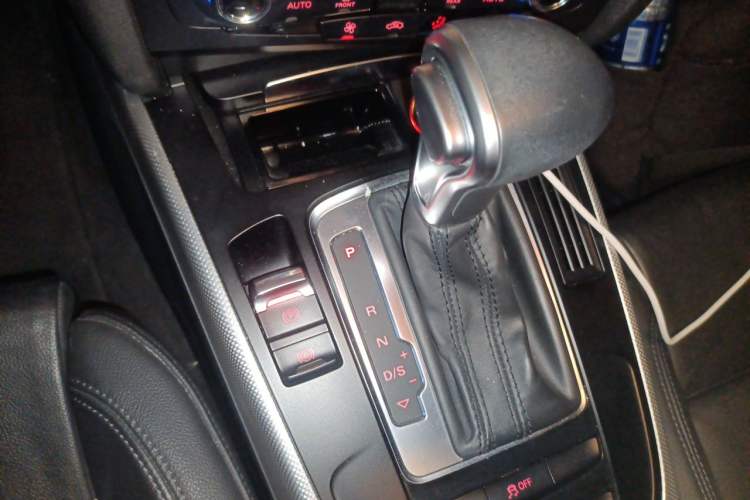 Used Audi A5 2013 Coupe 40 TFSI Gear Lever