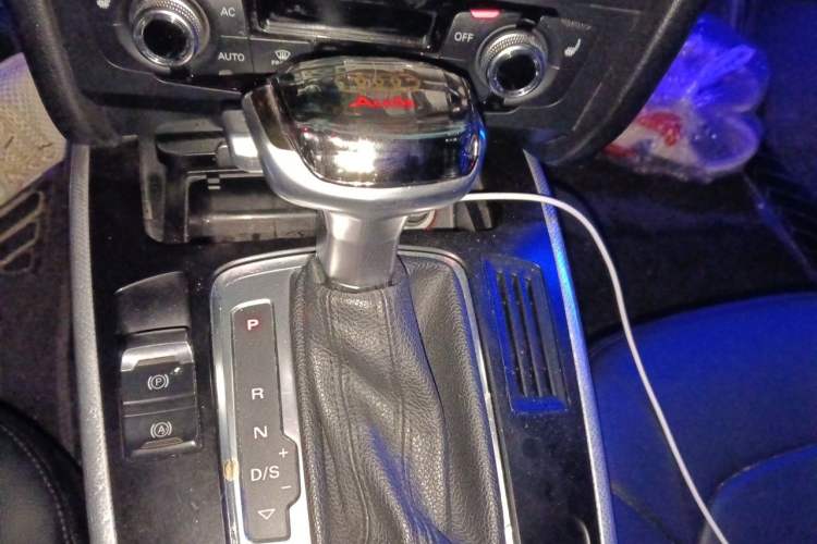 Used Audi A5 2013 Sportback 40 TFSI Fashion Edition Gear Lever