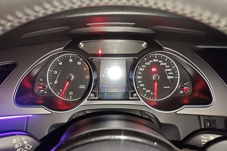 Used Audi A5 2013 Cabriolet 40 TFSI Instrument Cluster