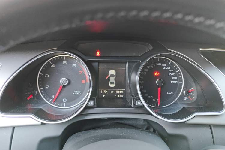 Used Audi A5 2013 Cabriolet 40 TFSI Instrument Cluster