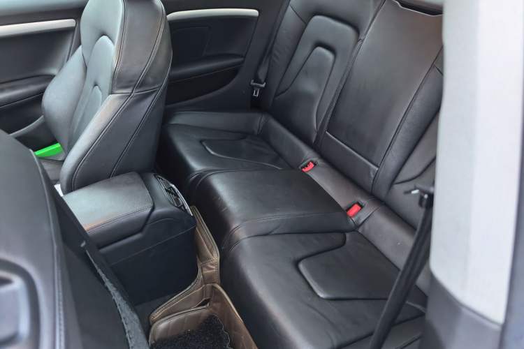 Used Audi A5 2013 Coupe 40 TFSI Interior 5